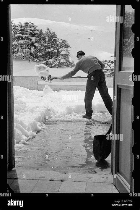 Old Man Shoveling Snow Hi Res Stock Photography And Images Alamy