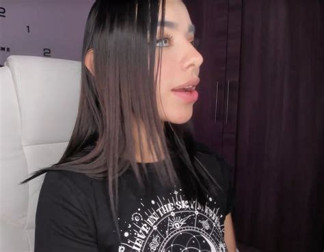 Asian Girls Live On Twitter Asian Girls With Huge Tits And Sexy Hot Latinas Show Off Their