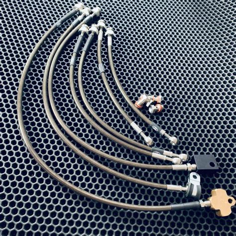 Nissan Patrol Y61 (1997-2010) Комплект армированных тормозных шлангов ...