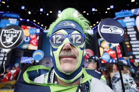 FanPulse, NFL Draft: Seahawks fans unsurprisingly see defensive end as ...