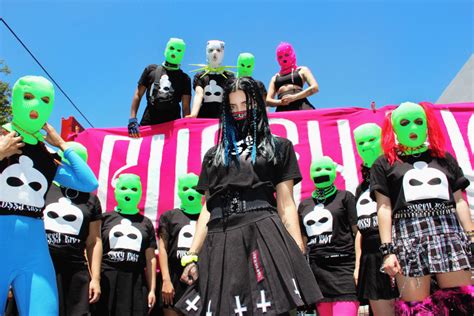 MusikBlog Pussy Riot Feat IXXF Riot Neuer Song