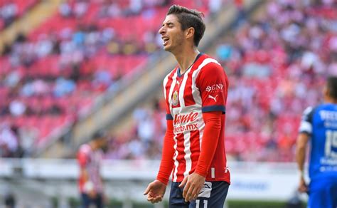 CON UN PIE FUERA Los seis jugadores de Chivas que saldrían del club