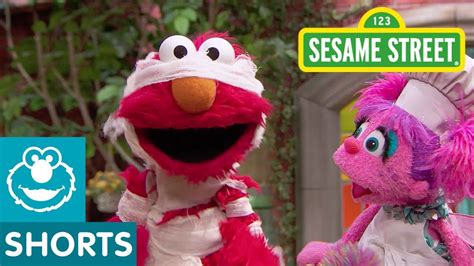 Sesame Street Elmo And Abby Play Dress Up Youtube