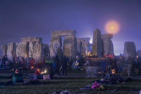 Summer Solstice in Stonehenge - How it is this incredible pagan party