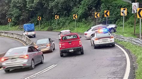 México Toluca Auto choca contra muro de contención La Jornada