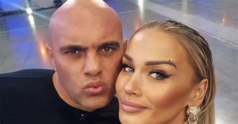 Ukochana Dominika Abusa pręży ciało w bikini Internautom opadły szczęki