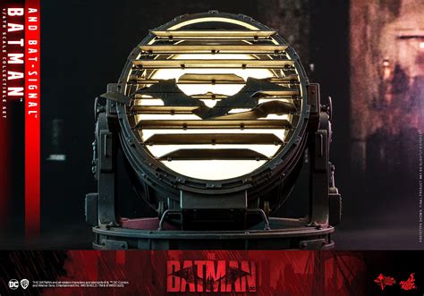 The Batman Hot Toys Reveals Its Awesome Batman And Bat Signal Collectible Set Geektyrant