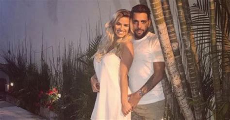 Ail N Bechara Embarazada De Cuatro Meses Y En Bikini Confirm El Sexo De Su Beb Infobae