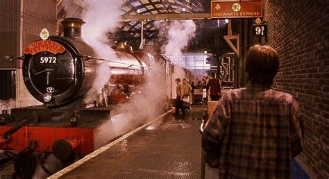 Harry Potter And The Sorcerers Stone Platform 9 34 And The Hogwarts