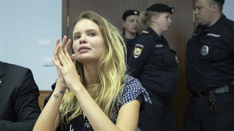 Pussy Riot Nach Wenigen Minuten Auf Freiem Fuss Wieder Festgenommen