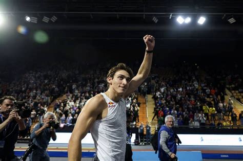 Pole Vault Star Duplantis Breaks Own World Record Clears 622m Read