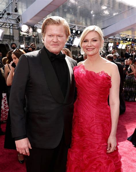 Kirsten Dunst Wore A Rosy Vintage Dress For Oscars 2022 With Husband