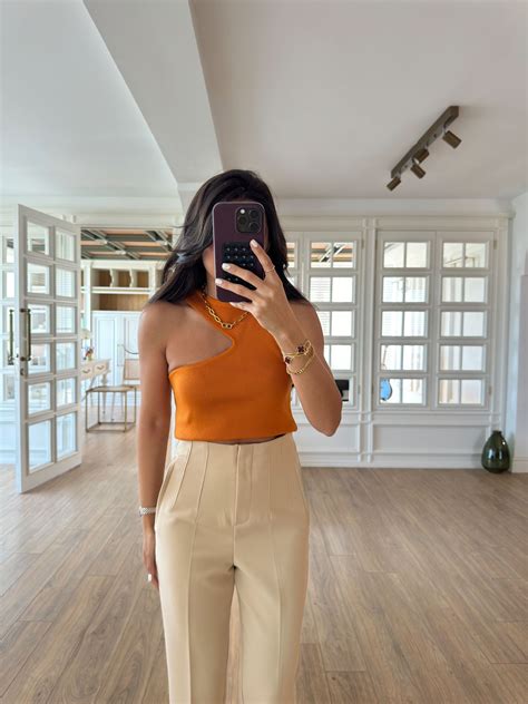 Billie Dilvin Turuncu Önü Dekolteli Triko Body Pelin Şenoğlu