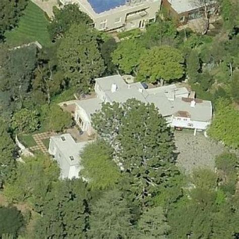 Gabe Kaplan 2024: Wife, net worth, tattoos, smoking & body facts - Taddlr