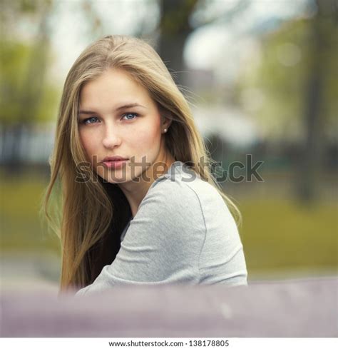 Portrait Beautiful Blonde Park Stockfoto Shutterstock