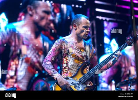 Red Hot Chili Peppers Bassist Flea Hi Res Stock Photography And Images Alamy
