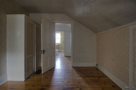 Abandoned House with Secret Oasis - Abandoned RiddimRyder