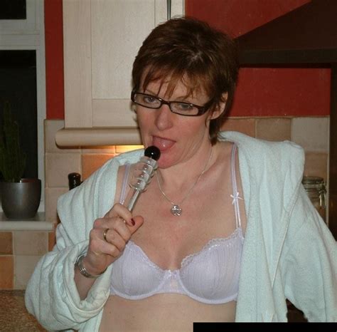 Amateur Milf Blonde Short Hair Glasses Cb F E X Porn Pic