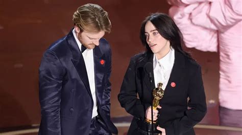 Billie Eilish's Viral Photo: More Than Meets the Eye - zu52lio