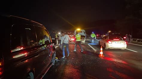 Anadolu Otoyolu Nda Zincirleme Kaza Kilometre Kuyruk Olu Tu