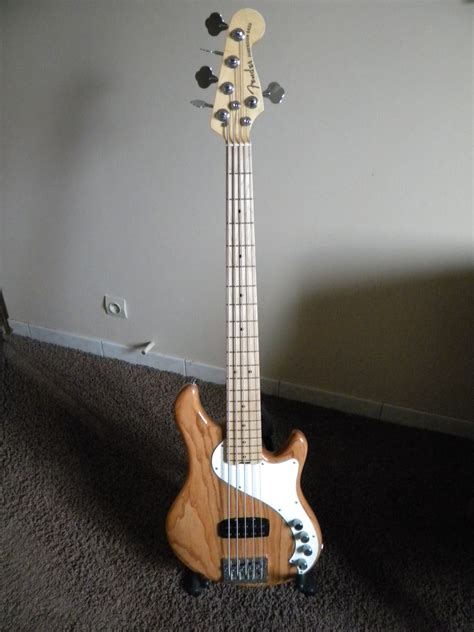 Squier Deluxe Dimension Bass V