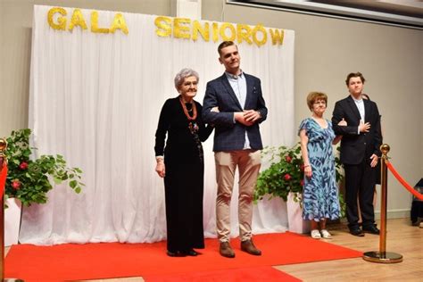 Gala Seniorów w Centrum Wsparcia Społecznego w Kartuzach Piękno nie