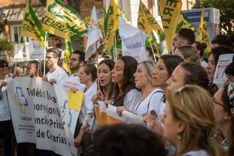 Los médicos canarios salen a la calle para reclamar mejoras salariales