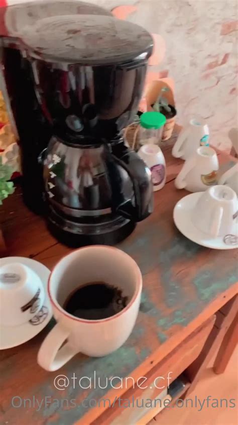 Taluane Showing Off Naked While Making Breakfast Cnn Amador