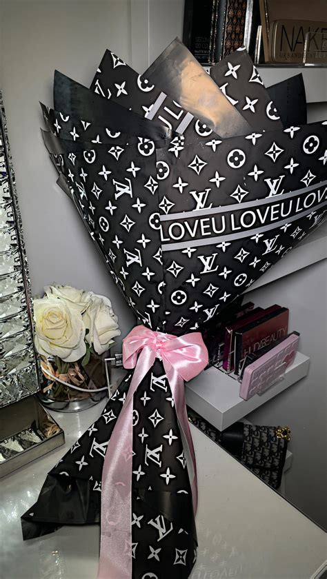 Eternal roses by Cece 🫶🏽 | A delicate dance of white and pink. 🌸 White