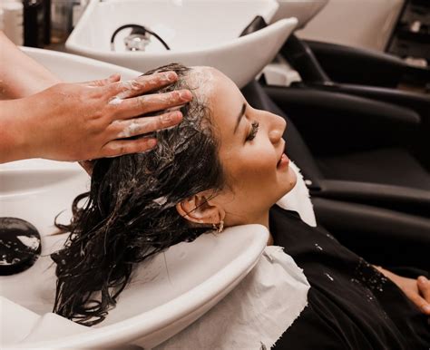 how to rinse out hair dye at home