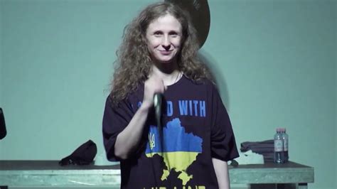 Nach Russland Flucht Pussy Riot Konzert Mit Aktivistin Oe Tv