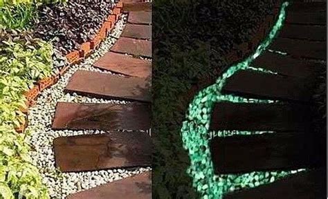 Как сделать светящиеся в темноте камни своими руками? Каждый садовод ...