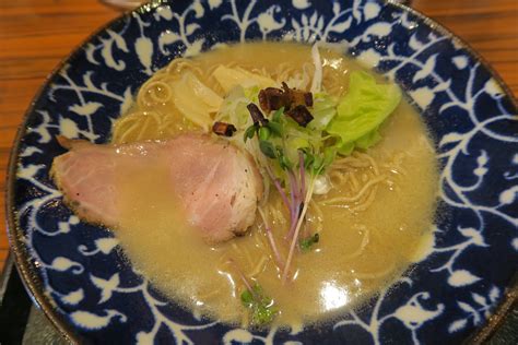 那覇市泉崎「鶏そば新里」の鶏そばは新感覚のラーメンみたい 沖縄移住ブログ～as You Like～