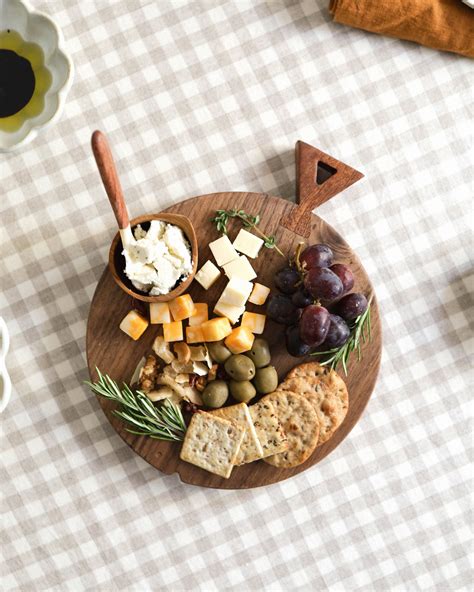 NAMU Walnut Round Cutting Board (9.2") – OroSee