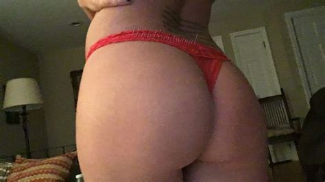 Amateur Brunette Trying To Be Sexy In Nude Photos