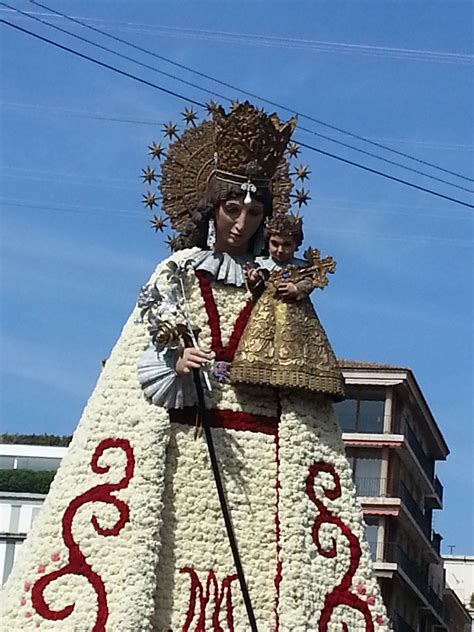 Ofrenda A La Virgen De Los Desamparados