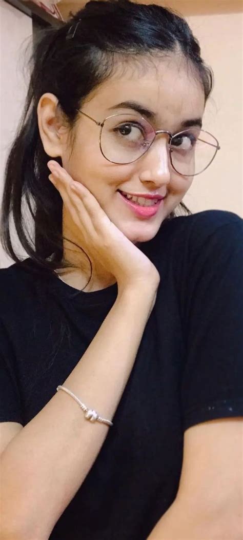 Pin By Pratik Singh On Beautiful Blonde Beautiful Smile Women Girly