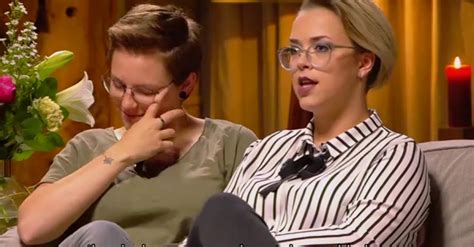 VIDEO Eerste Lesbische Koppel In Sex Tape Waarom Is Het Zo Opwindend Om Vrouwen Te Zien