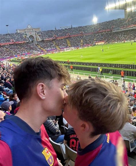 idées de Gay en couples mignons hommes gays hommes qui s embrassent