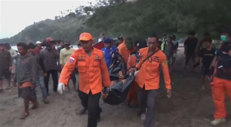 Wisatawan Hilang Tersapu Ombak Di Pantai Sanggar Tulungagung Ditemukan