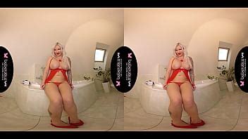 Solo Blonde Big Tits Jarushka Ross Hevy Masturbating With Glass In VR XVIDEOS