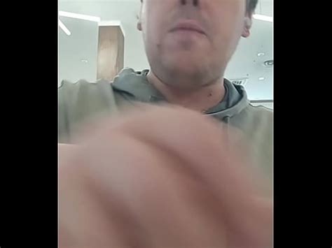 Un Uomo Gay Russo Ha Deciso Di Pranzare Prima Per Recuperare Le Forze Prima Di Masturbarsi Nel