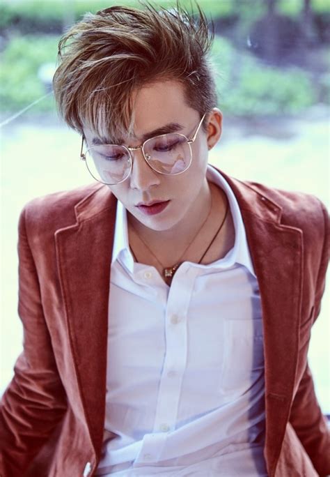 Hot boy hát hay cao 1 87 m trở thành ngôi sao mạng tại Trung Quốc