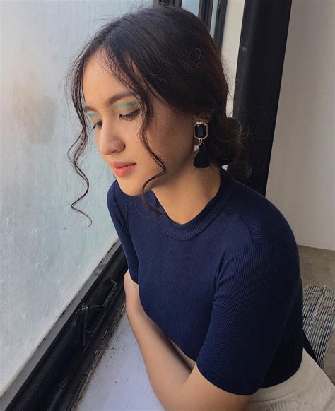 Góc nghiêng của hot girl đình đám và gái xinh trên Facebook Ai đẹp hơn