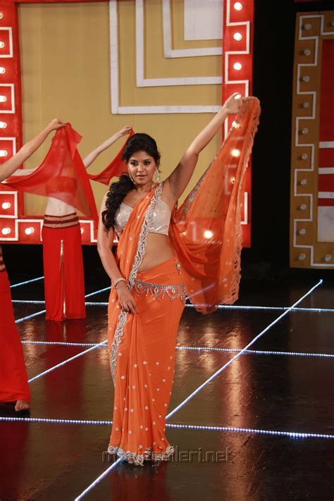 Actress Gallery Anjali Hot Hd Stills In In Madha Gaja Raja