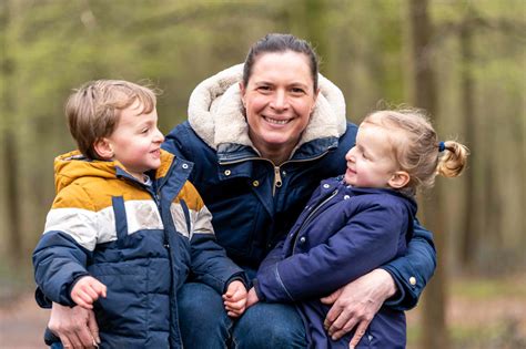 S Ance Photo De Famille Sous La Pluie