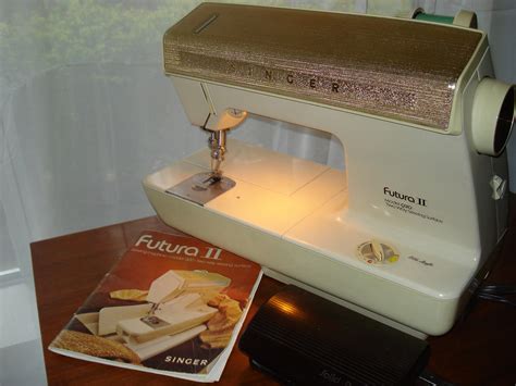 1970s Singer Futura II Sewing Machine