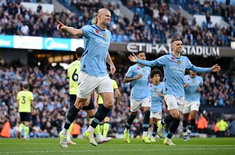 Man City thắng khó lên ngôi đầu bảng xếp hạng Premier League Báo