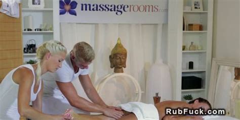 Real Dyke Brunette Giving Oral To Sexy Lesbian Tnaflix