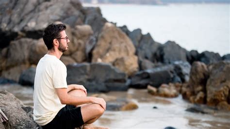 Mindfulness vs Mantra Meditation. What are the differences?